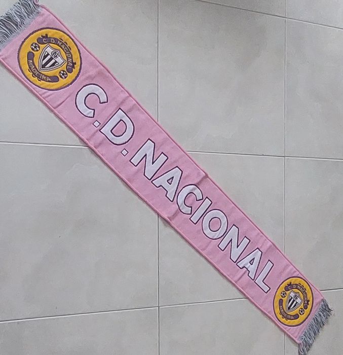 Echarpe Rosa do Nacional da Madeira