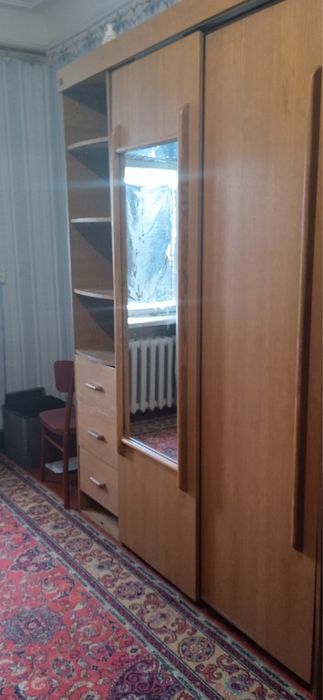 Кімната у гуртожитку, центр ринок