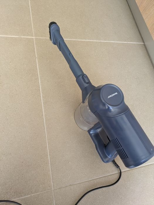 Aspirador vertical com Fio Silvestre