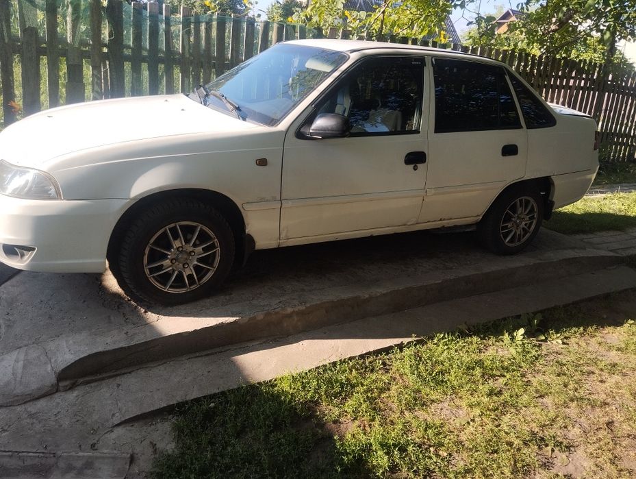 Продам нексію 1.5