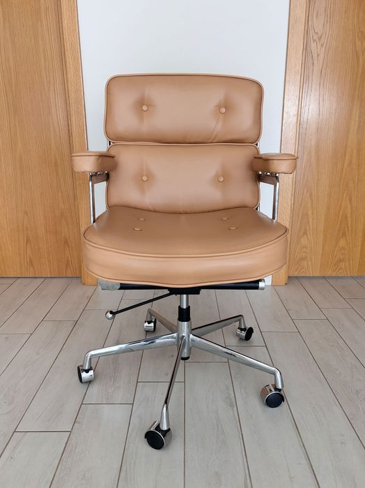Cadeira Réplica "Eames Executive Chair"