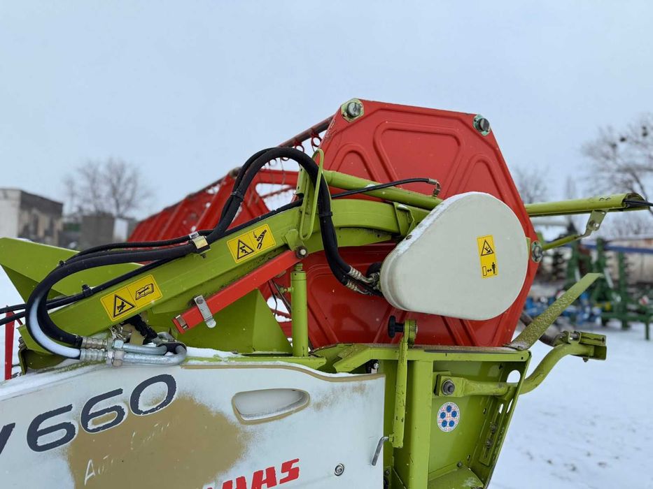 Жниварка Claas V660