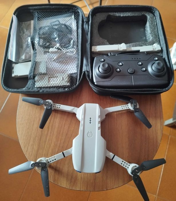 Drone 2 Câmeras 4K com Bolsa e 4 Baterias Novo