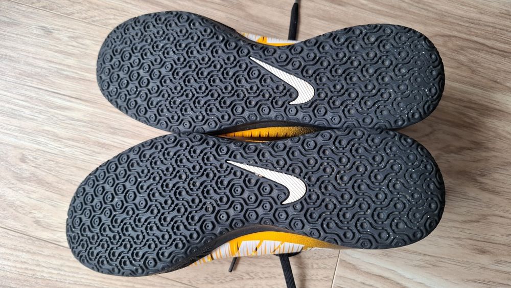 Buty turfy piłkarskie Nike Mercurial 40,2/3 rozm.