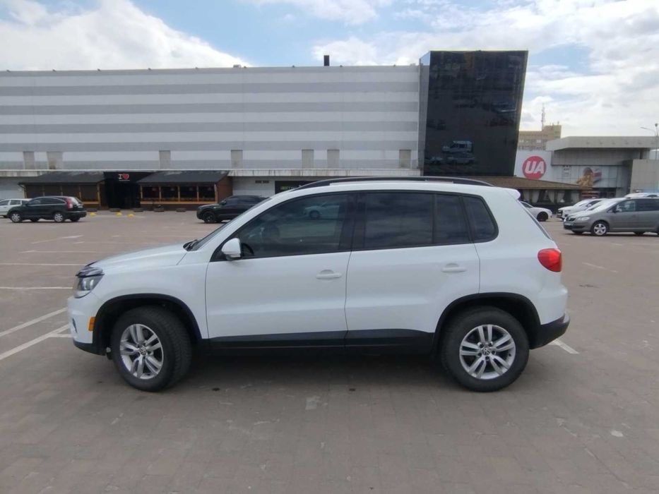 автомобіль фрльцваген тігуан