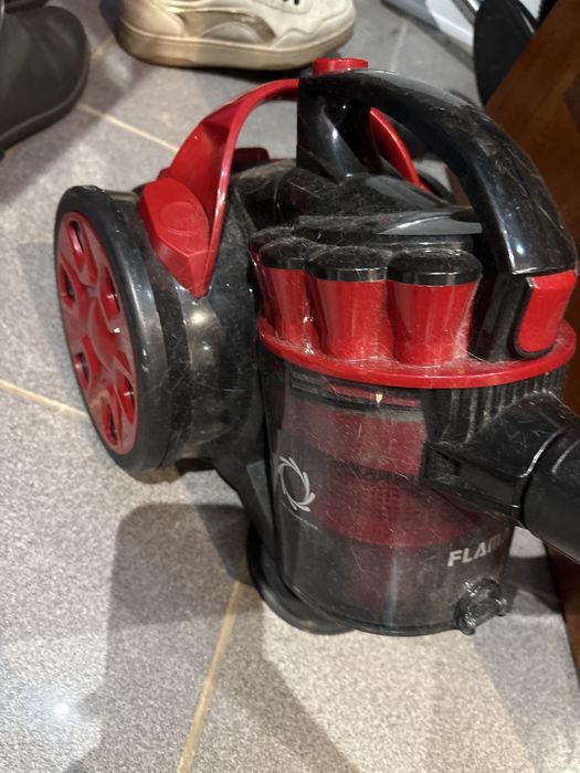 Aspirador sem saco FLAMA 1684FL