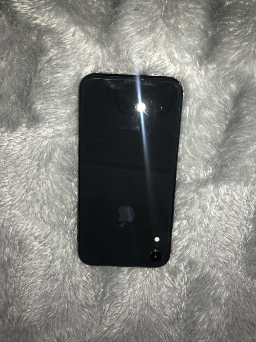 Продам телефон айфон xr на 64гб