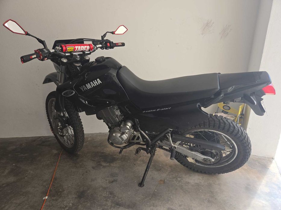Vendo yamaha Xt600 e 2002 com direccao torta de resto ta pronta a andar e so meter gasolina e fazerem uma revisao