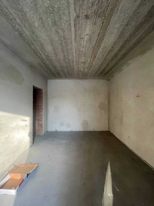 Велика 3к квартира з частковим ремонтом Будинок введено в експлуатацію