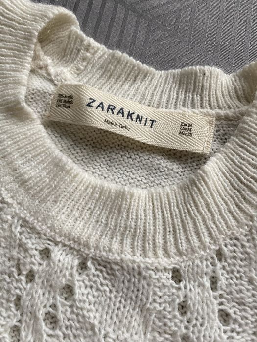 Мякий молочний светр
