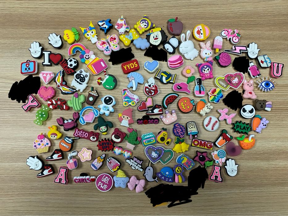 Джибітси / аксесуари до кроксів / Crocks брелок піни наліпки