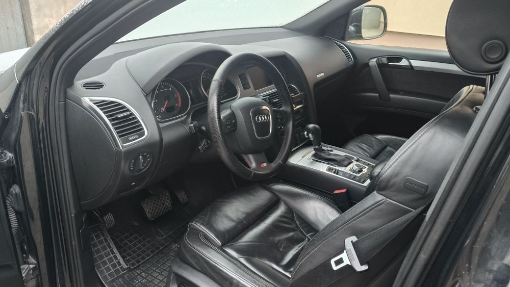 Audi Q7 bogate wyposażenie panorama hak 7 miejsc!