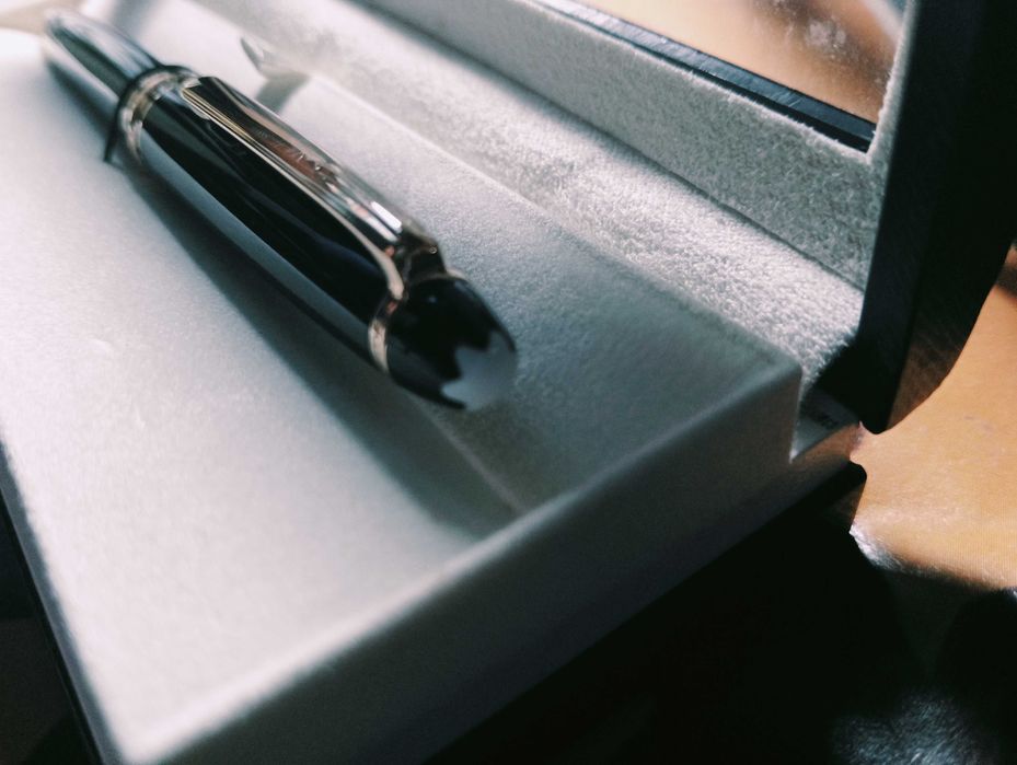 Montblanc por 150 euros ,com emalagrm e sem sinais de uso.