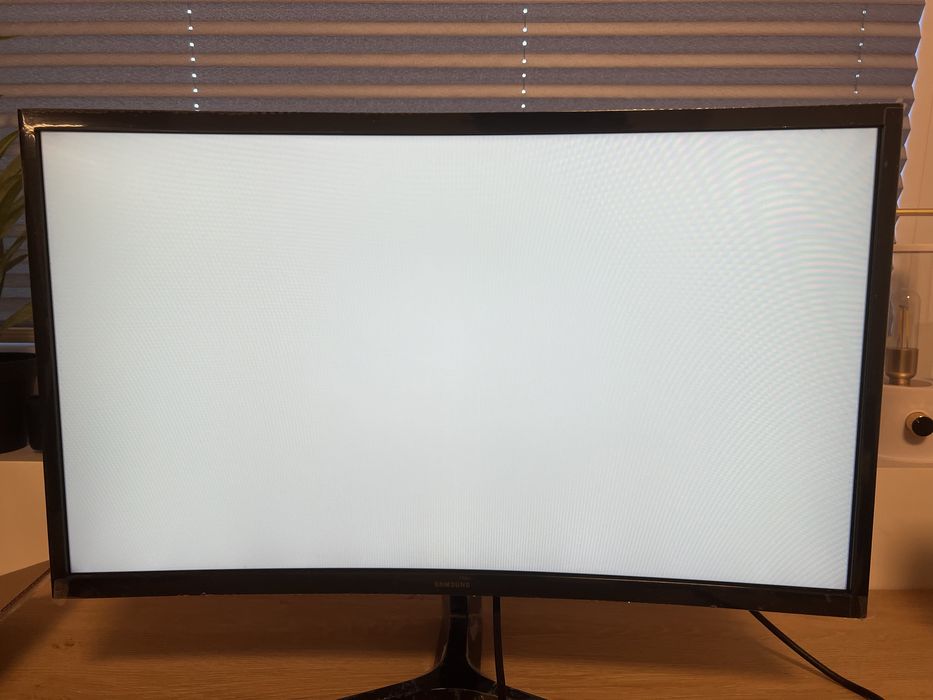 Monitor Samsung 24" Curved (LS24C366EAUXEN) – Stan idealny, jak nowy!