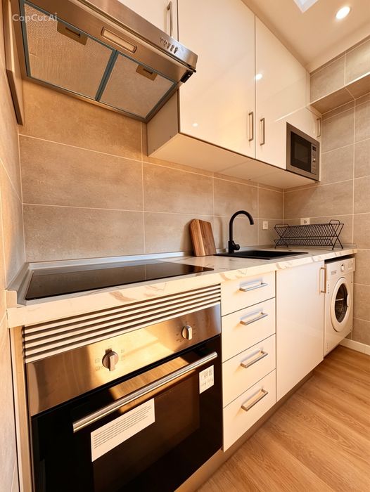 QUARTO C/ 2 VARANDAS | Ocupação individual | 5 min estação | 600€