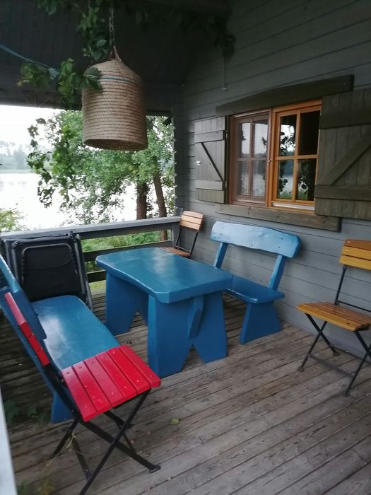 Domek na brzegu jeziora