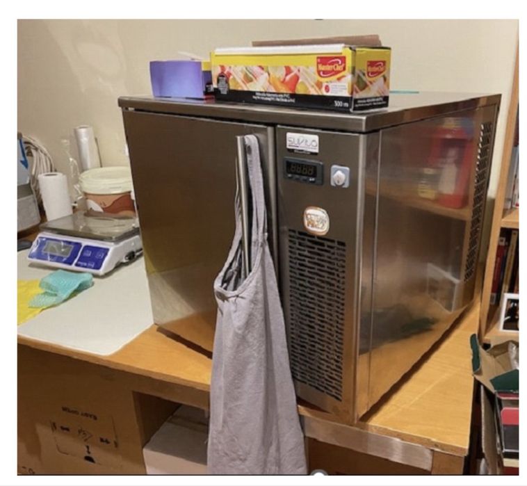 Equipamento para producao e venda de gelados artesanais