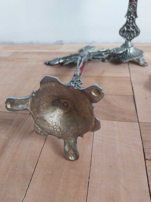 Três(3) Estátuas Crucifixo de metal. Peças muito antigas.
