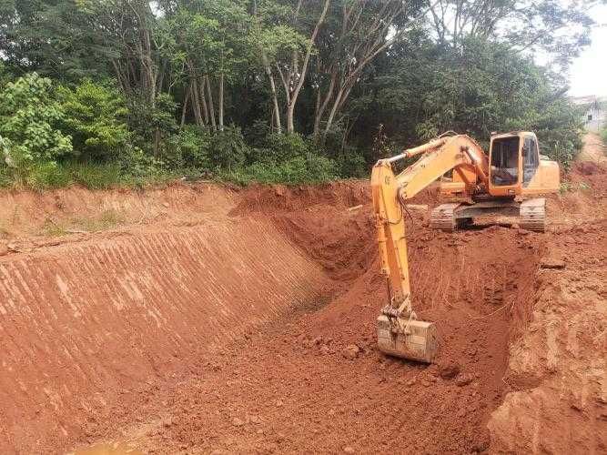 Serviço Terraplanagens / Escavações / Obras Publicas