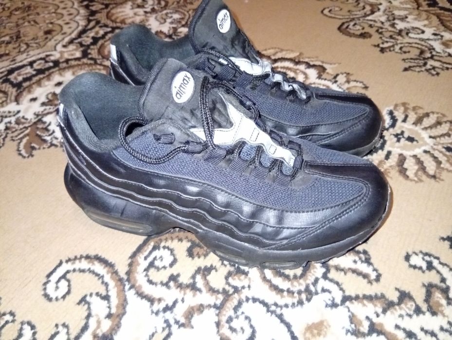 Продам кроссовки Nike air max 95