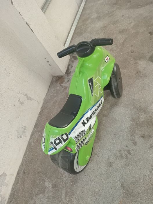 Carro e mota de brincar