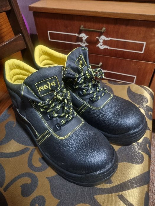 Ботінки з металевим носком БОТИ 40 розмір