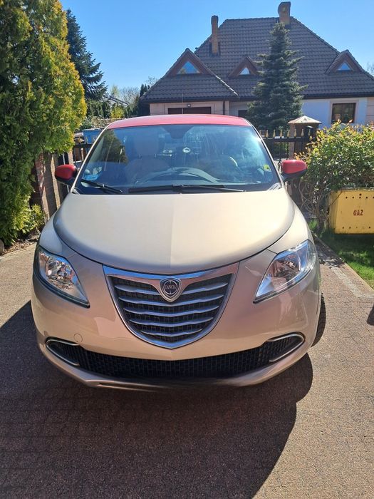 Lancia Ypsilon przebieg 33 800km
