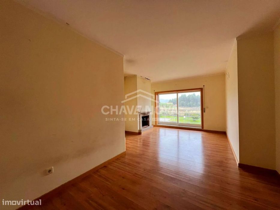 Apartamento T2 c/ Lugar de Garagem em Canelas (Edifício Prestige)