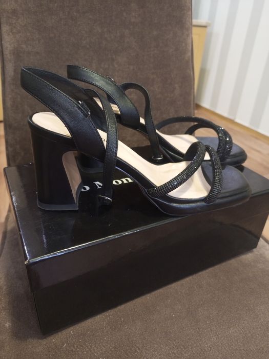 Класні босоніжки