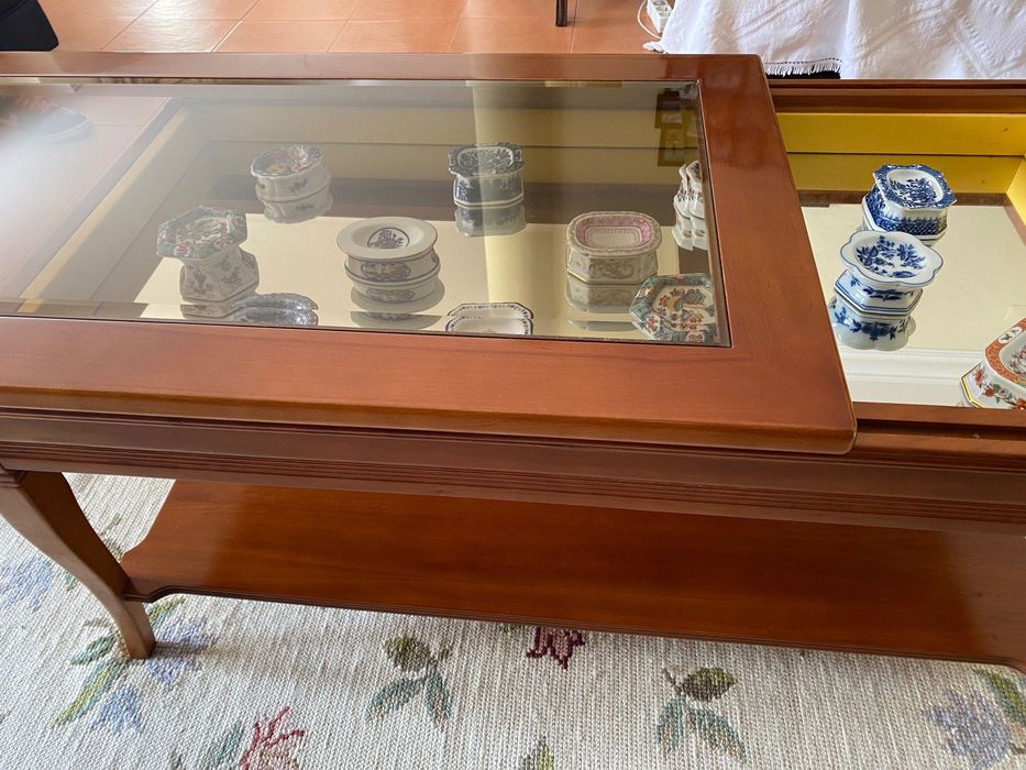 Mesa de centro em cerejeira