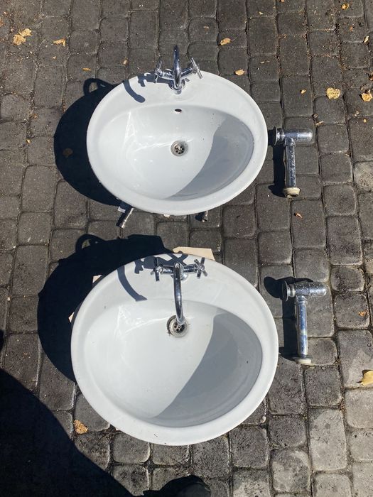 Umywalka 1 sztuka z baterią i syfonem