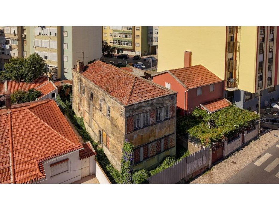 300 m² para transformar num novo projeto na Damaia