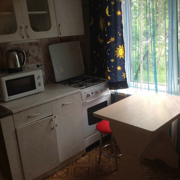 Свободна посуточно  1й этаж госпиталь вокзал