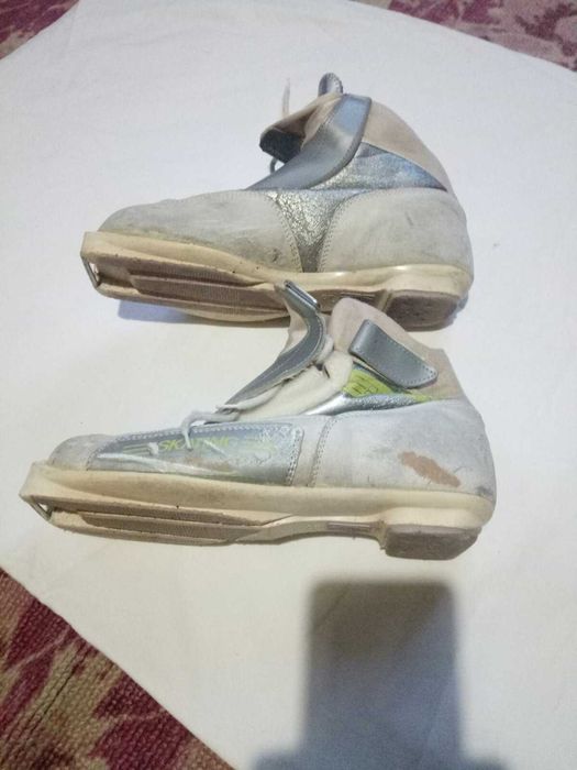 Лижні черевики Skating р40 NNN ЗИМА ВЖЕ НАСТАЛА, НЕ ПРОГАВ