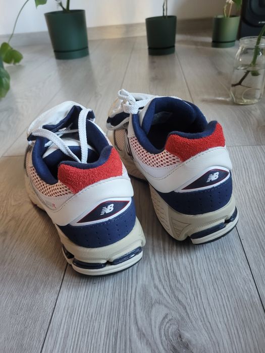 New Balance 2002r