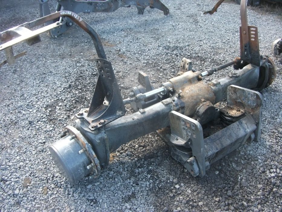 valtra seria t, t183--przedni most,zwrotnica,półoś,obudowa--części