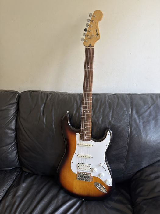 Guitarra Squier by Fender