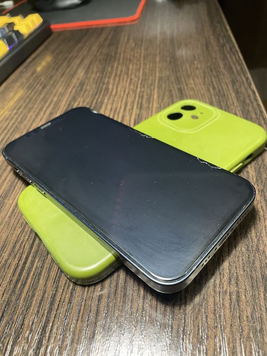 Продам iPhone 12