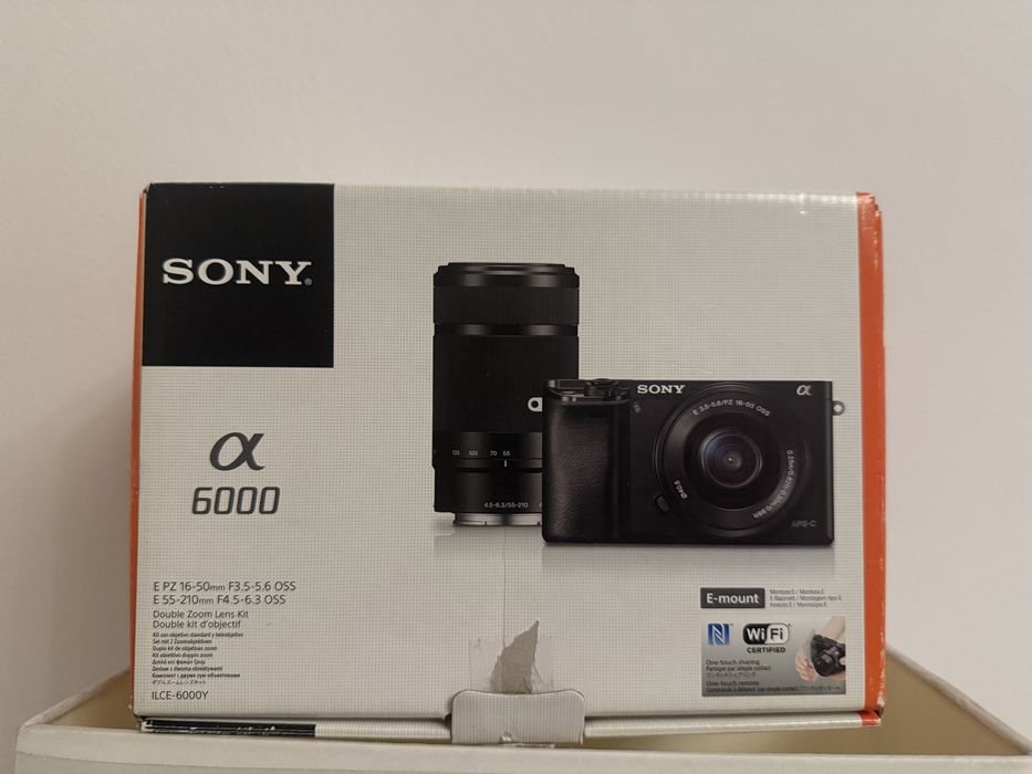Aparat Sony alfa6000 z dwoma obiektywami