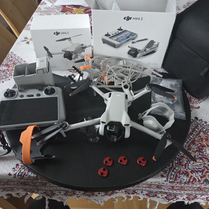 Dron DJI Mini 3 Fly More Combo RC z ważnym DJI Care Refresh