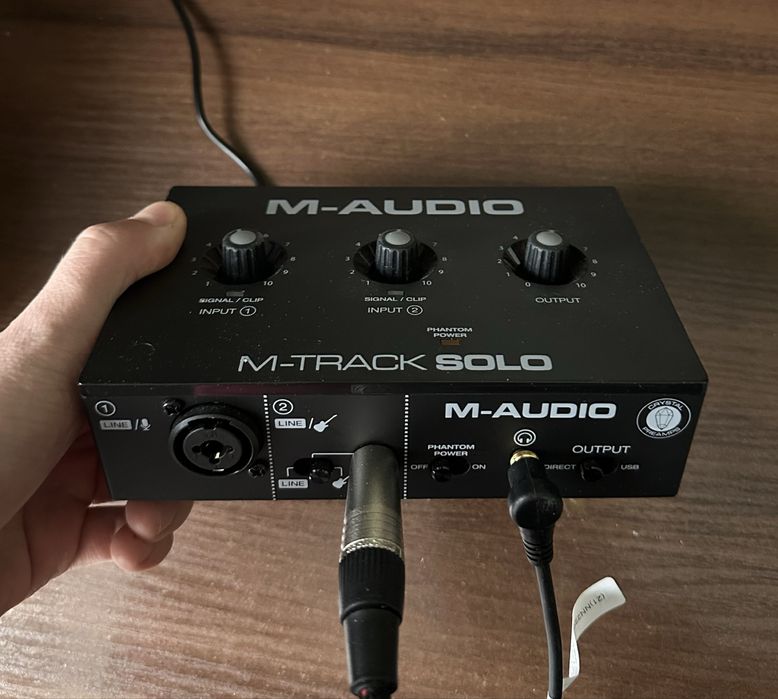 Звукова карта M-AUDIO M-Track solo і студійні навушники.