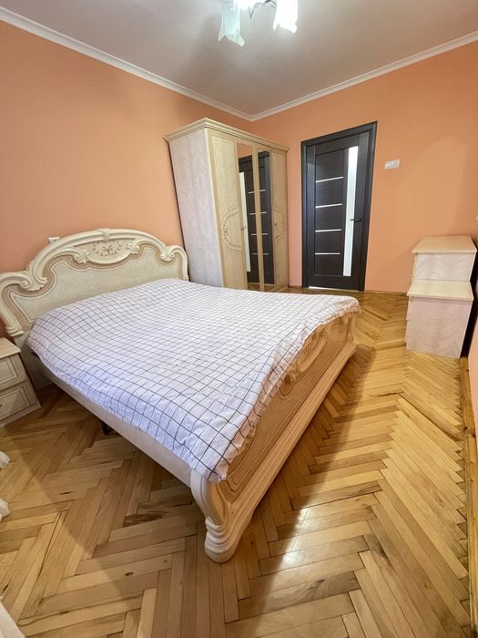 4-кімнатна квартира в центрі міста Виноградів. Третій поверх. 82 кв.м