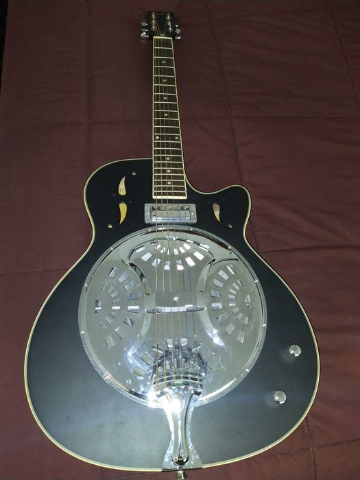 Harley Benton Amplified Resonator