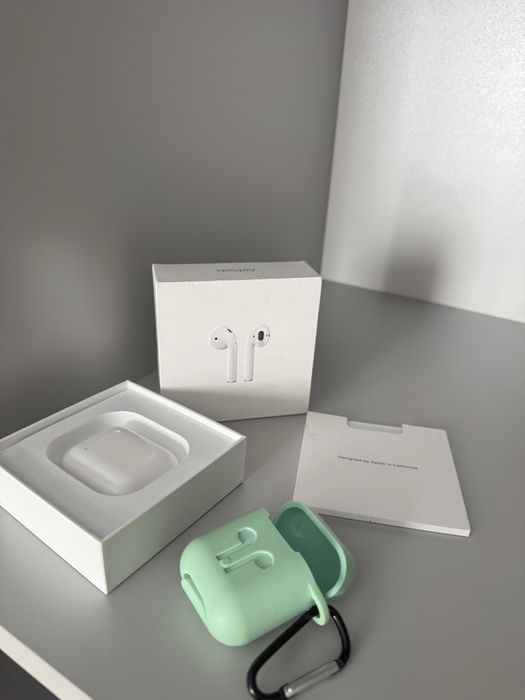 AirPods with Charging Case оригінальні навушники apple повний комплект