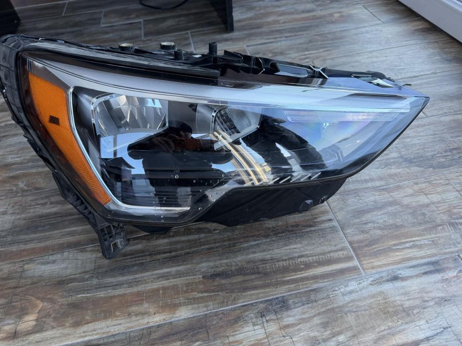 Фара Audi Q3 2019-2024 USA права  83A941012B Оригінальна