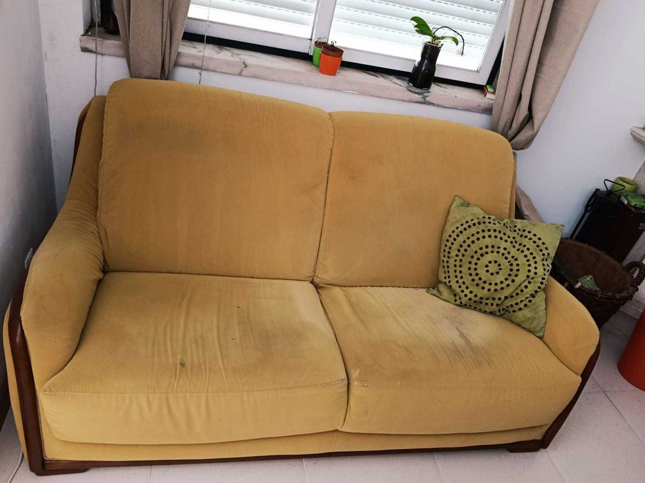 Sofá 2 lugares / amarelo mostarda