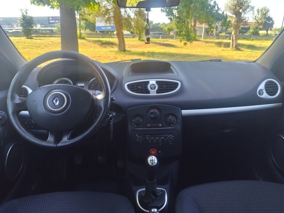 Renault Clio 1.5 DCI 5 lugares 5 lugares ar condicionado bom estado geral
