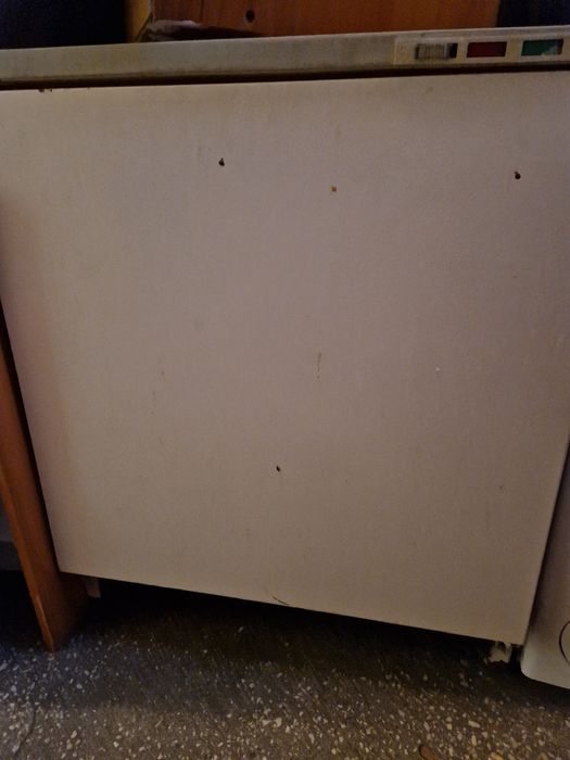 Mała zamrażarka podblatowa