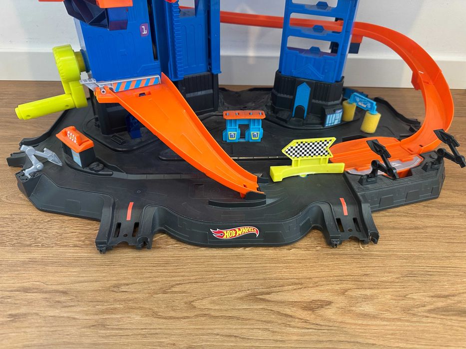 Mega garagem Hot Wheels - Dinossauro