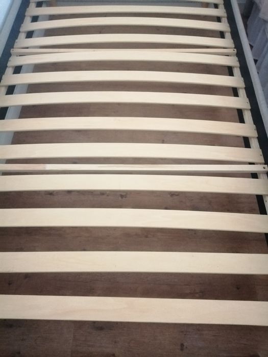 Cama de solteiro forrada